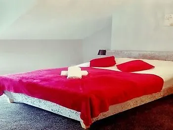 Queens Quarter Apartments Wellesley Avenue Белфаст 0*,